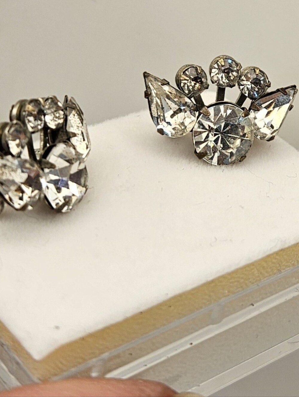 Vintage Pair Clear Rhinestone Crown Tiara Scatter Pins Collar Lapel Brooch Mini - Picture 3 of 8